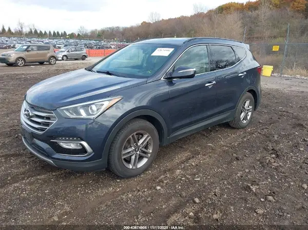 5NMZU3LB7HH000521 2017 HYUNDAI SANTA FE - Image 2