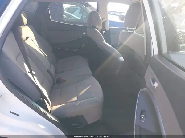5NMZU3LB7HH042901 2017 HYUNDAI SANTA FE - Image 8