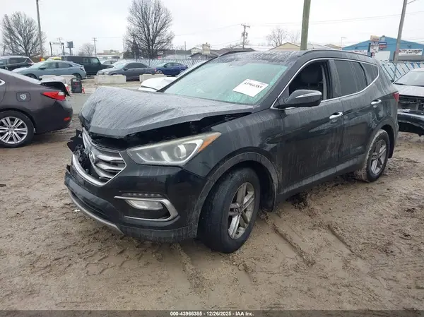 5NMZU3LB7JH057520 2018 HYUNDAI SANTA FE - Image 2