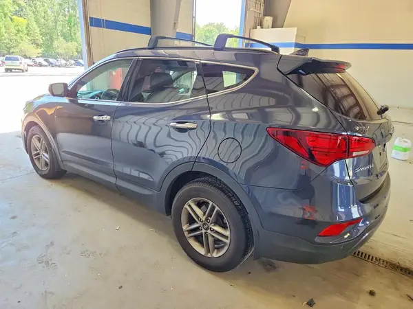 5NMZU3LB7JH066041 2018 HYUNDAI SANTA FE - Image 2