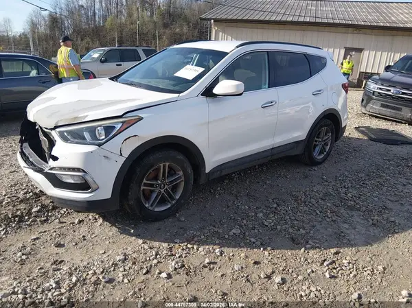 5NMZU3LB8HH002990 2017 HYUNDAI SANTA FE - Image 2