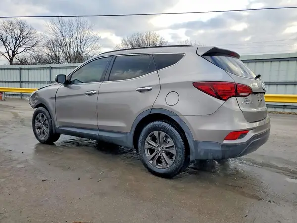 5NMZU3LB8HH009020 2017 HYUNDAI SANTA FE - Image 2