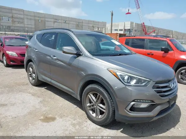 5NMZU3LB8HH011723 2017 HYUNDAI SANTA FE - Image 1