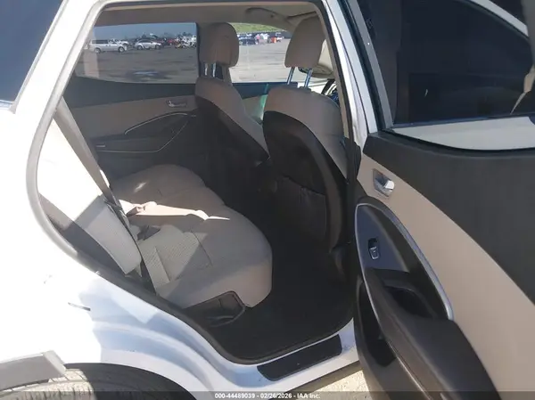 5NMZU3LB8HH013696 2017 HYUNDAI SANTA FE - Image 8