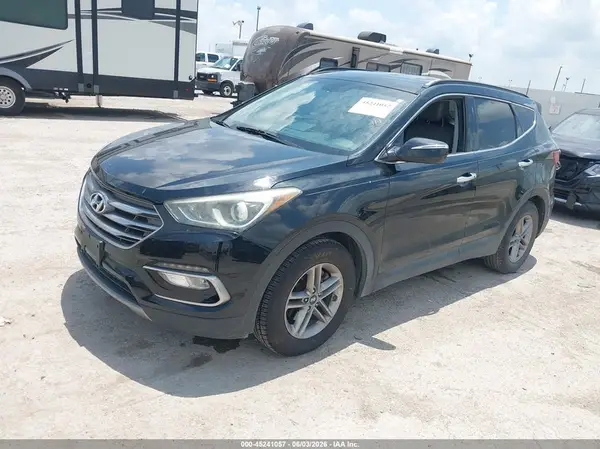 5NMZU3LB8HH013813 2017 HYUNDAI SANTA FE - Image 2