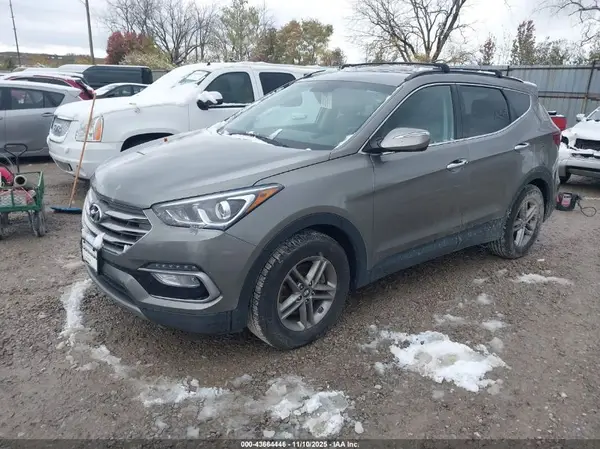 5NMZU3LB8HH015688 2017 HYUNDAI SANTA FE - Image 2