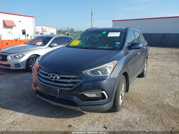 5NMZU3LB8HH015948 2017 HYUNDAI SANTA FE - Image 2