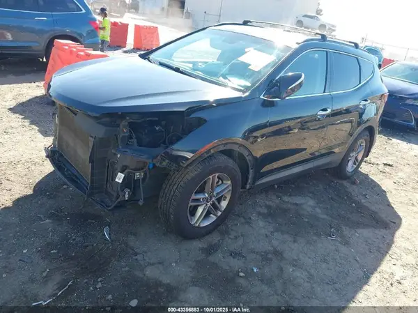 5NMZU3LB8HH018090 2017 HYUNDAI SANTA FE - Image 2