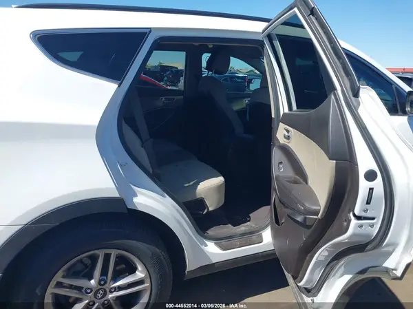 5NMZU3LB8HH018641 2017 HYUNDAI SANTA FE - Image 8