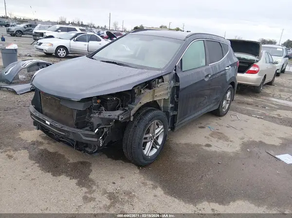 5NMZU3LB8HH021457 2017 HYUNDAI SANTA FE - Image 2