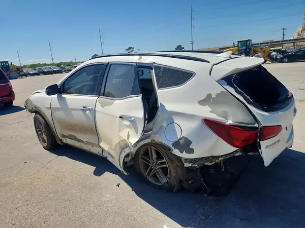 5NMZU3LB8HH043345 2017 HYUNDAI SANTA FE - Image 2