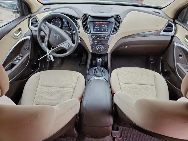 5NMZU3LB8HH052126 2017 HYUNDAI SANTA FE - Image 8