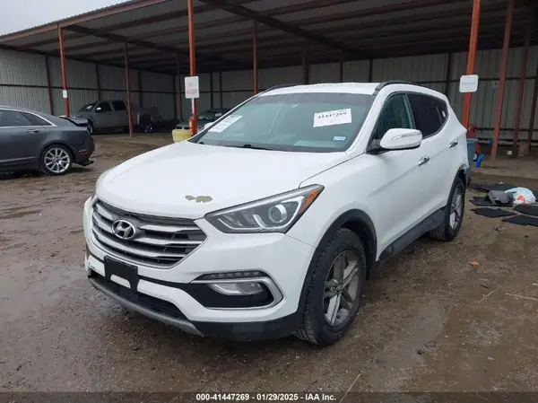 5NMZU3LB8JH102318 2018 HYUNDAI SANTA FE - Image 2