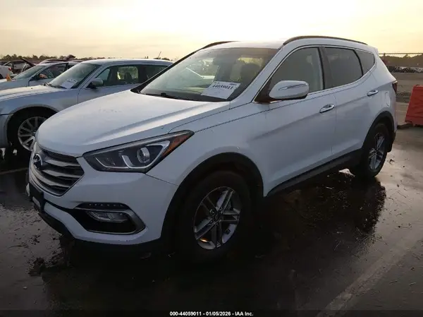 5NMZU3LB9HH008121 2017 HYUNDAI SANTA FE - Image 2