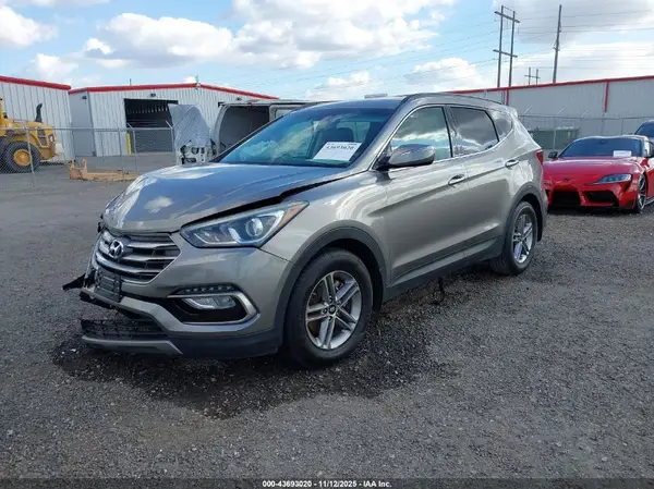 5NMZU3LB9HH051695 2017 HYUNDAI SANTA FE - Image 2