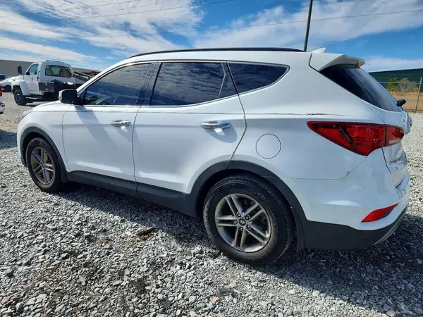 5NMZU3LB9JH097761 2018 HYUNDAI SANTA FE - Image 2
