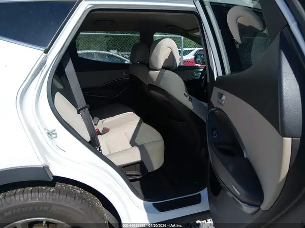 5NMZU3LBXHH002800 2017 HYUNDAI SANTA FE - Image 8