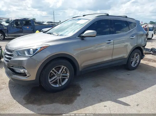 5NMZU3LBXHH004899 2017 HYUNDAI SANTA FE - Image 2