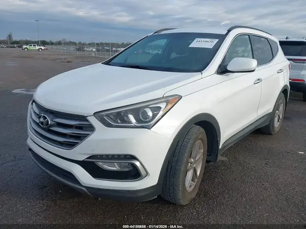 5NMZU3LBXHH005955 2017 HYUNDAI SANTA FE - Image 2