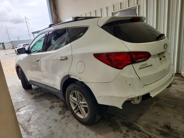 5NMZU3LBXHH009102 2017 HYUNDAI SANTA FE - Image 2