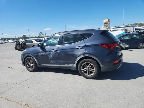 5NMZU3LBXHH011318 2017 HYUNDAI SANTA FE - Image 2