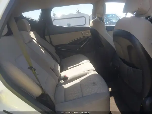 5NMZU3LBXHH011562 2017 HYUNDAI SANTA FE - Image 8