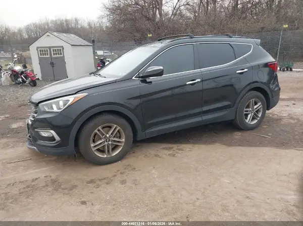 5NMZU3LBXHH011660 2017 HYUNDAI SANTA FE - Image 2