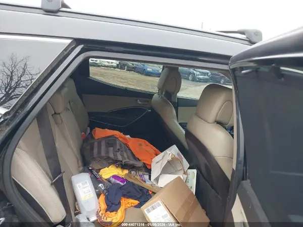 5NMZU3LBXHH011660 2017 HYUNDAI SANTA FE - Image 8