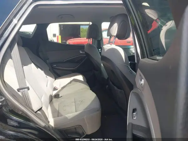5NMZU3LBXHH034209 2017 HYUNDAI SANTA FE - Image 8