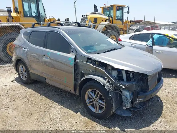 5NMZU3LBXHH034422 2017 HYUNDAI SANTA FE - Image 1