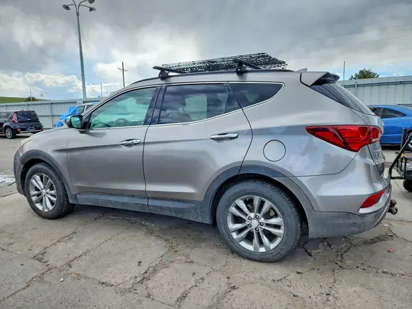 5NMZU4LA9HH038006 2017 HYUNDAI SANTA FE - Image 2
