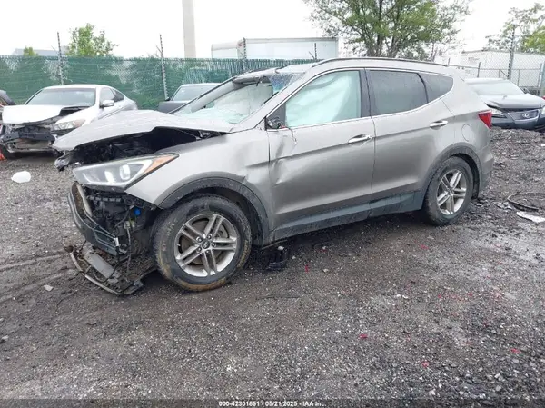 5NMZUDLB0HH009017 2017 HYUNDAI SANTA FE - Image 2