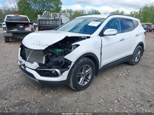 5NMZUDLB1JH101842 2018 HYUNDAI SANTA FE - Image 2