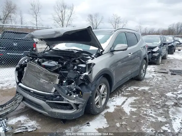5NMZUDLB2HH037627 2017 HYUNDAI SANTA FE - Image 2