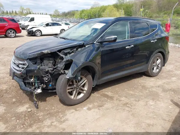 5NMZUDLB2JH058032 2018 HYUNDAI SANTA FE - Image 2