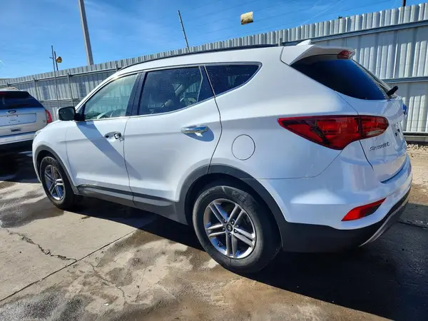 5NMZUDLB3HH021176 2017 HYUNDAI SANTA FE - Image 2