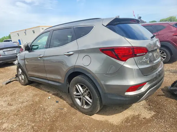 5NMZUDLB3HH042819 2017 HYUNDAI SANTA FE - Image 2