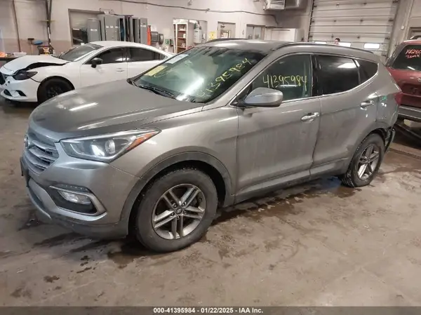 5NMZUDLB7JH059242 2018 HYUNDAI SANTA FE - Image 2