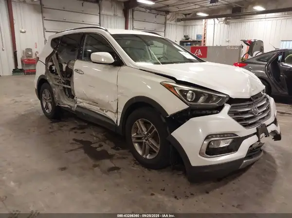 5NMZUDLBXHH015181 2017 HYUNDAI SANTA FE - Image 1