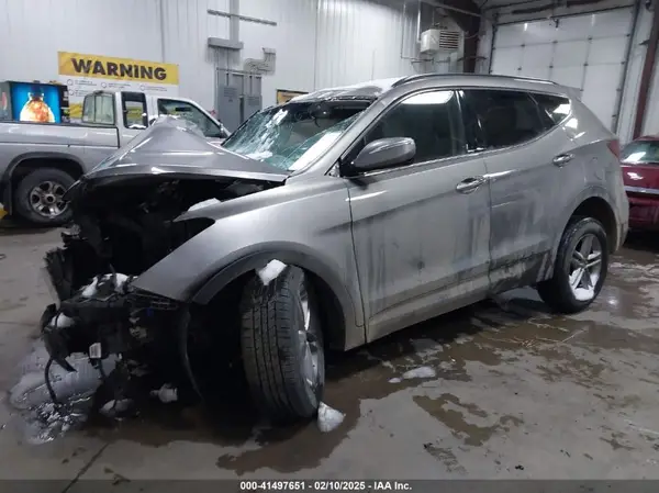 5NMZUDLBXJH075211 2018 HYUNDAI SANTA FE - Image 2