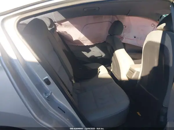 5NPD74LF0HH093198 2017 HYUNDAI ELANTRA - Image 8