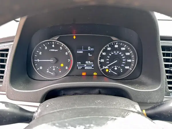 5NPD74LF0HH105110 2017 HYUNDAI ELANTRA - Image 8