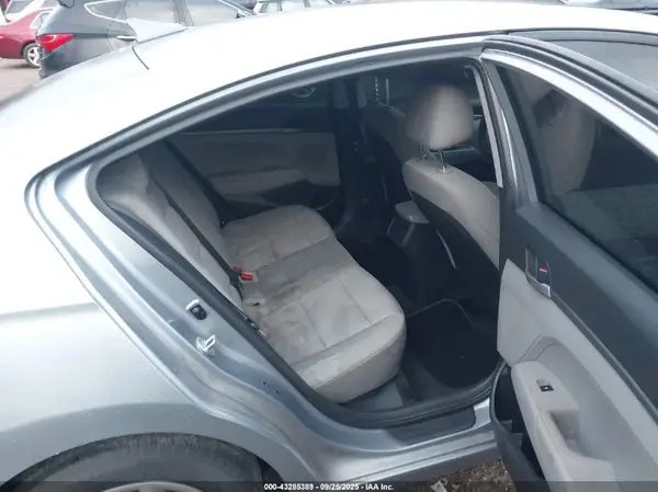 5NPD74LF0HH112008 2017 HYUNDAI ELANTRA - Image 8