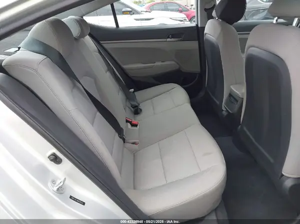 5NPD74LF0HH126703 2017 HYUNDAI ELANTRA - Image 8