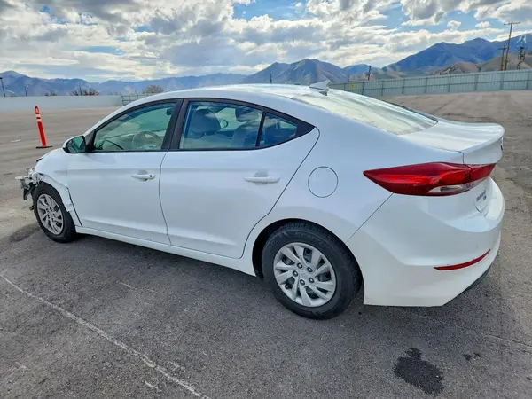5NPD74LF0HH189073 2017 HYUNDAI ELANTRA - Image 2