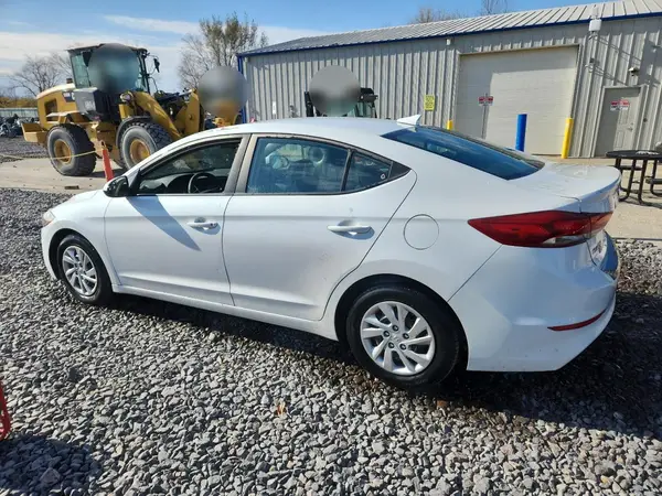 5NPD74LF0HH200413 2017 HYUNDAI ELANTRA - Image 2