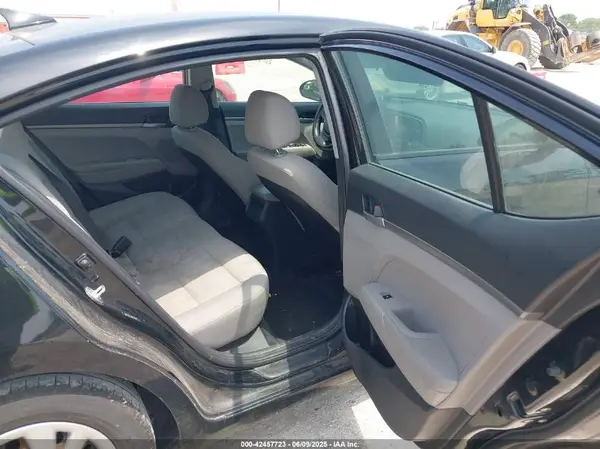 5NPD74LF0HH208303 2017 HYUNDAI ELANTRA - Image 8