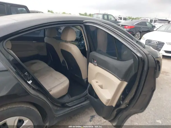 5NPD74LF0JH212972 2018 HYUNDAI ELANTRA - Image 8