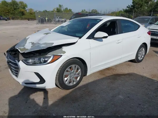 5NPD74LF0JH215631 2018 HYUNDAI ELANTRA - Image 2