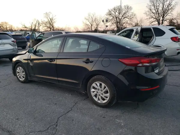 5NPD74LF0JH324140 2018 HYUNDAI ELANTRA - Image 2